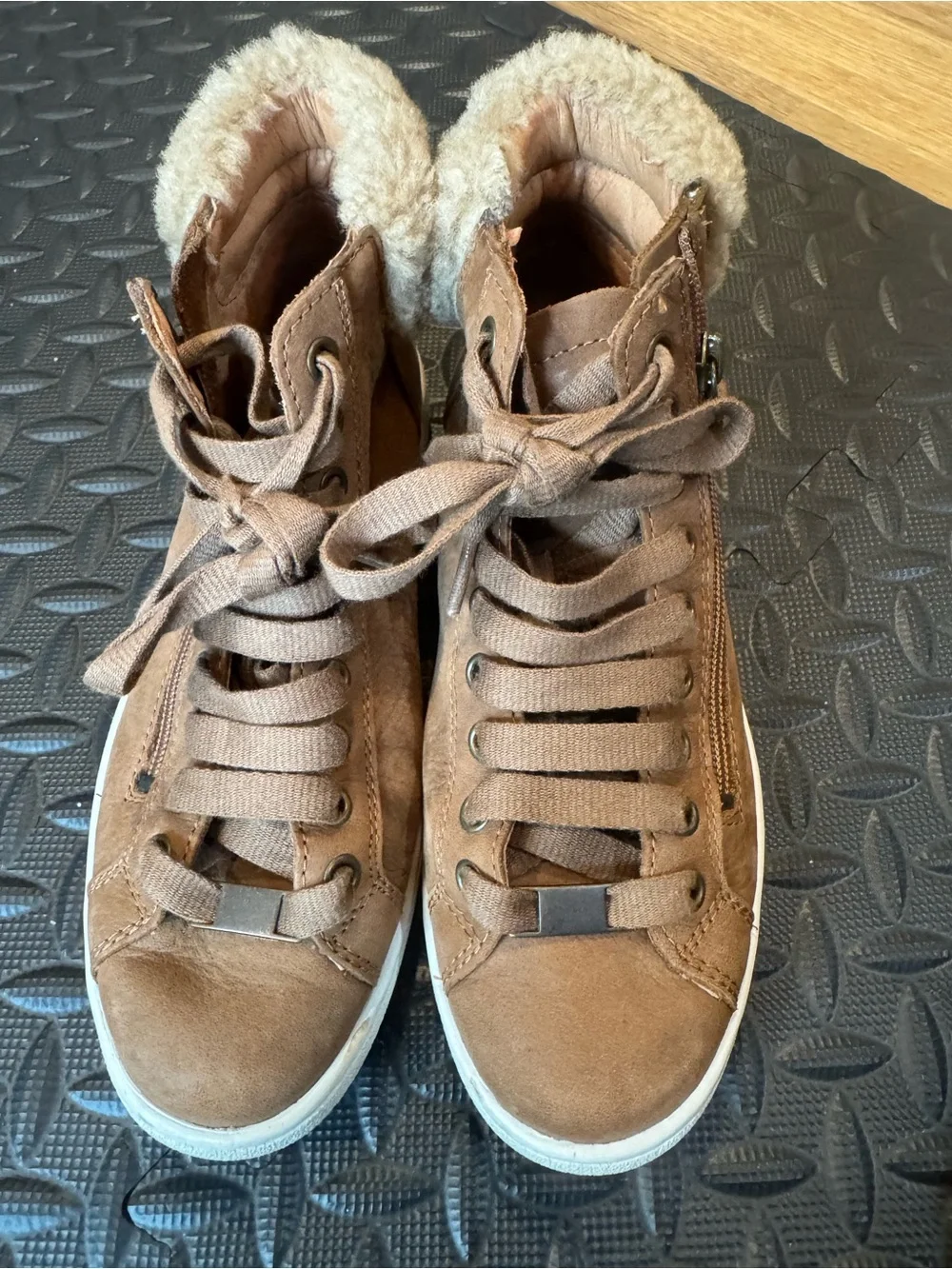 Ugg olive suede hi top boots sz 7